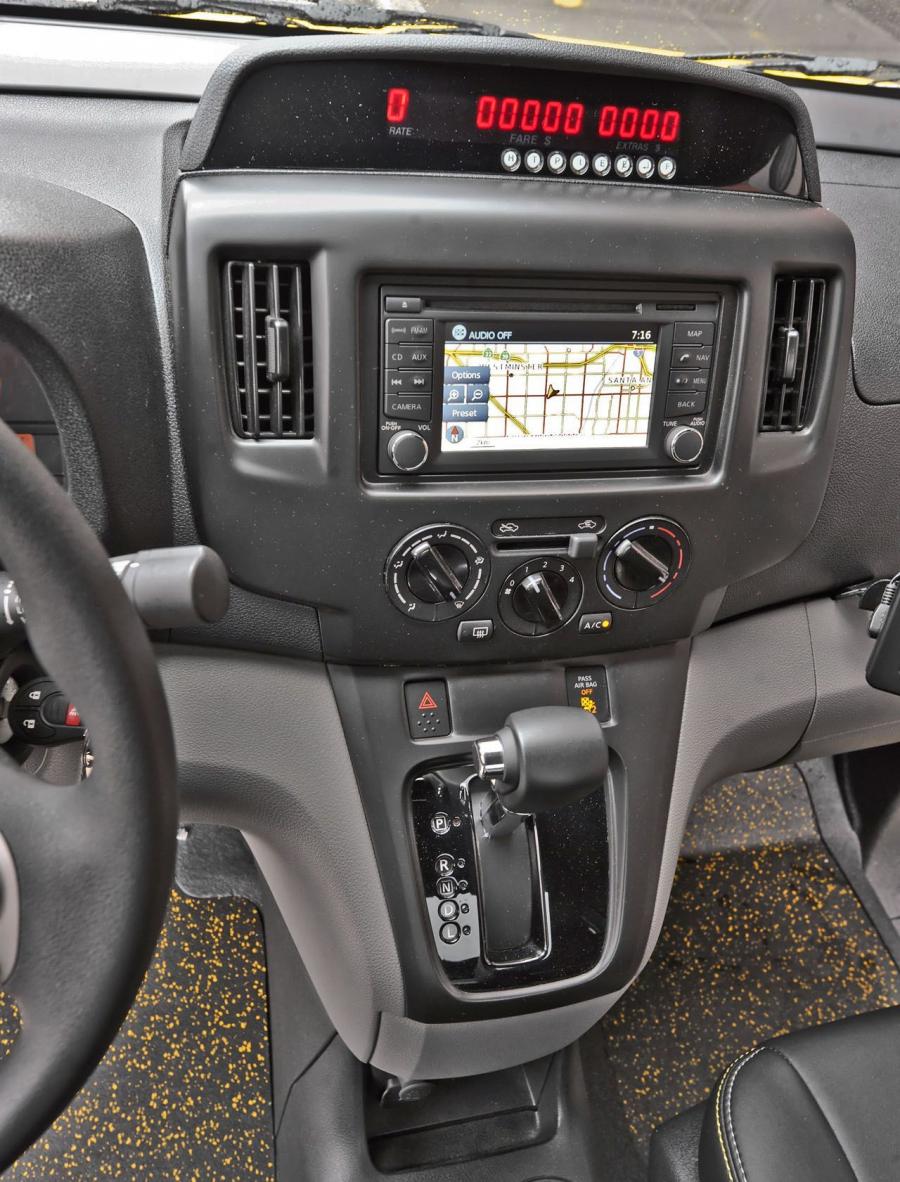  Nissan NV200 Taxi 2014 года  (фото 20 из 30)